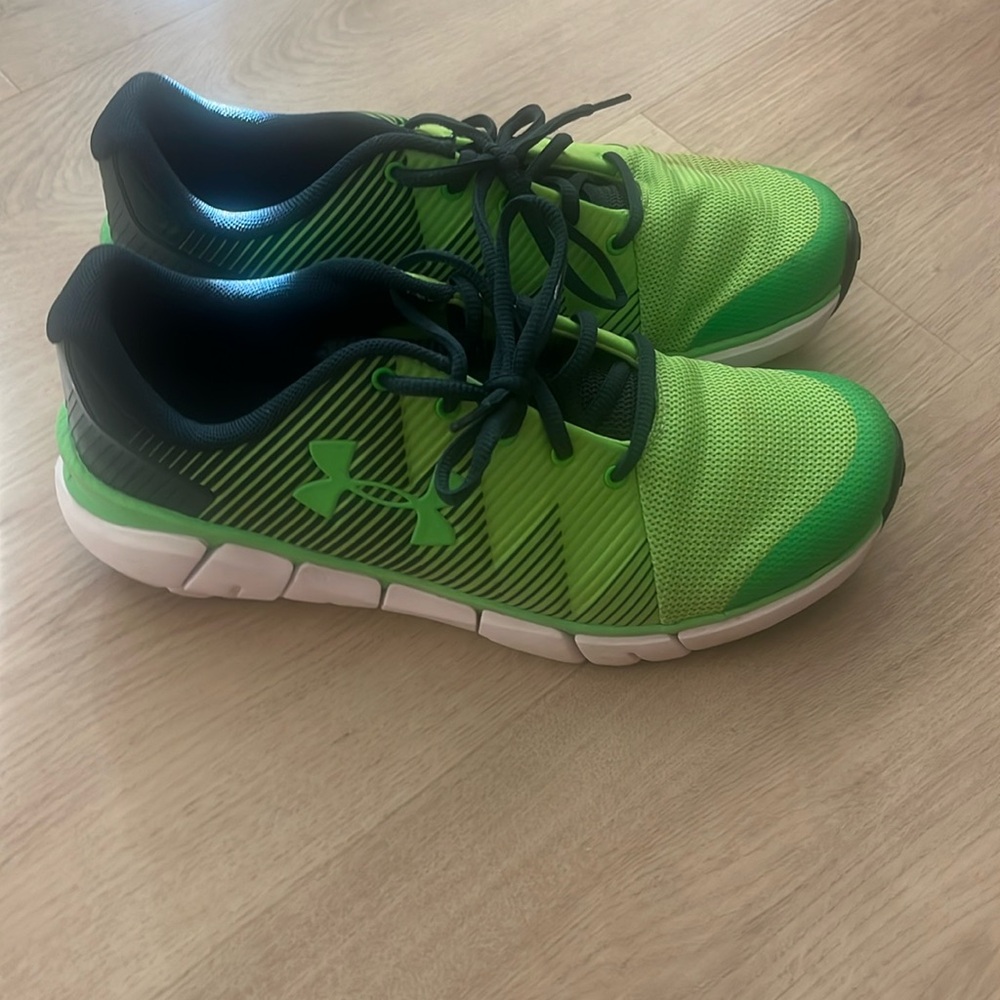 ⭐️$14 Boys Under Armour Shoes